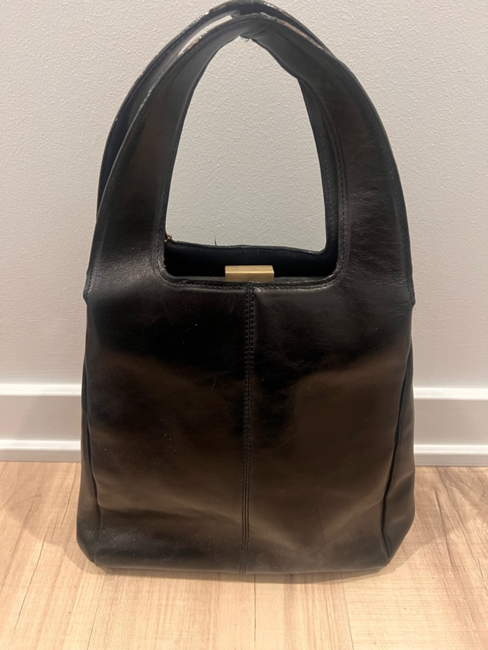 Fossil Vintage Y2K Black Leather Shoulder Bag with Gold Accent